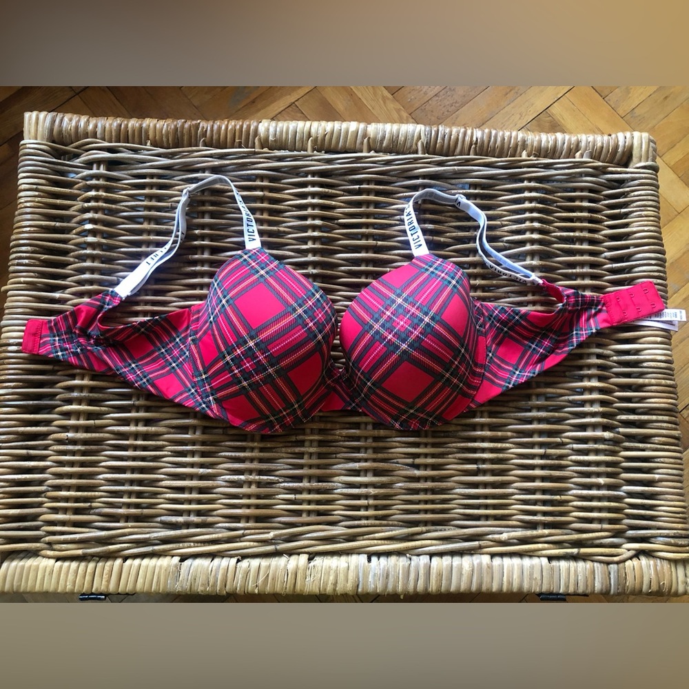 VICTORIA’S SECRET LIGHTLY LINED DEMI PLAID BRA 💋